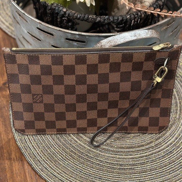 Authentic LV pouch - Picture 8 of 8